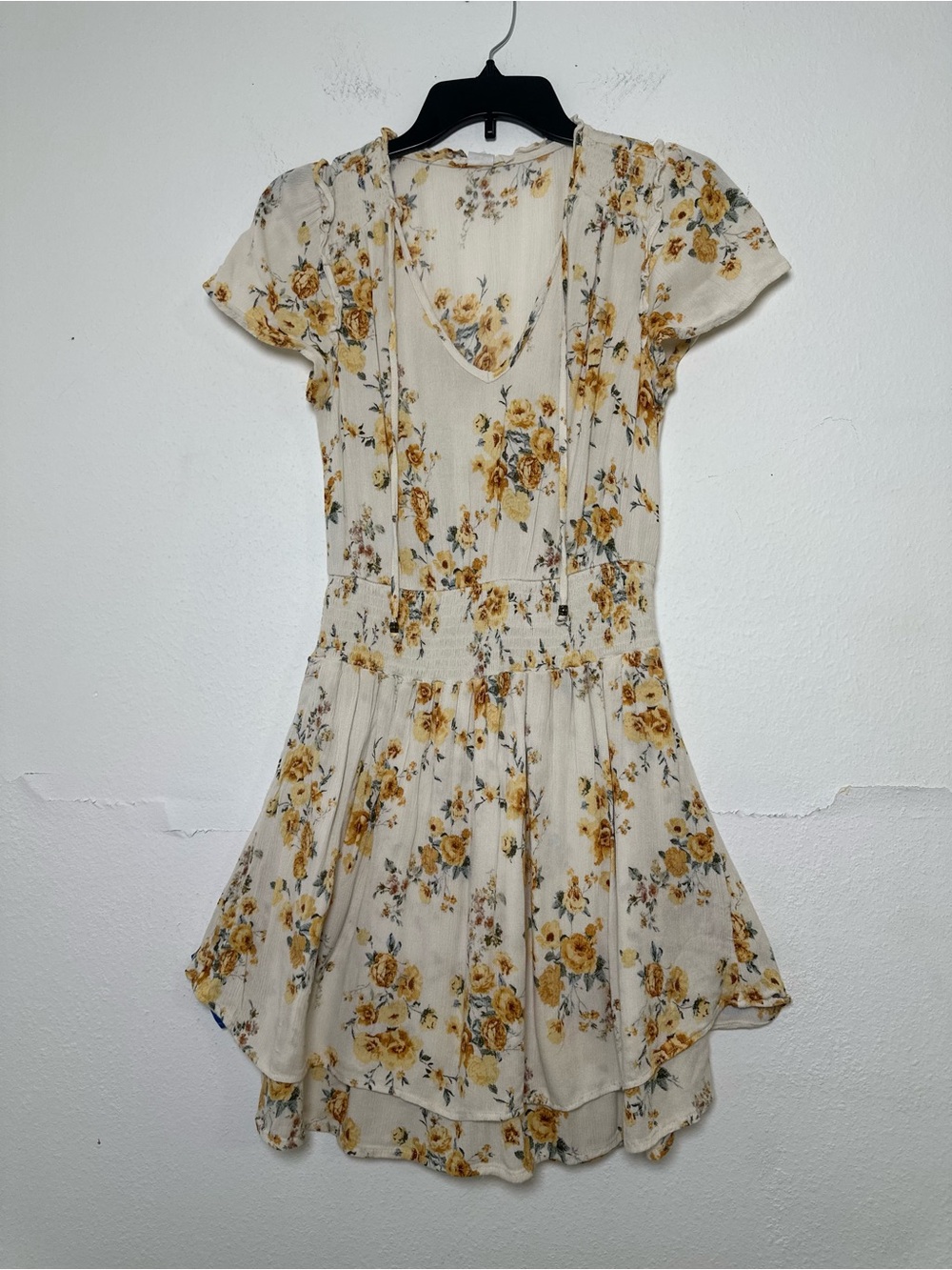 Love Crazy Women's M Cream Floral Smocked-Waist Mini Dress V-Neck/Ties Front - Picture 2 of 12
